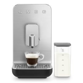 BCC13BLMEU SMEG Kompakt- Kaffeevollautomat mit integriertem Milc Produktbild front M