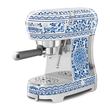 ECF02DGBEU SMEG Dolce & Gabbana Blu Mediterraneo, Espresso-Kaffeemaschine,  Produktbild Additional View 1 S