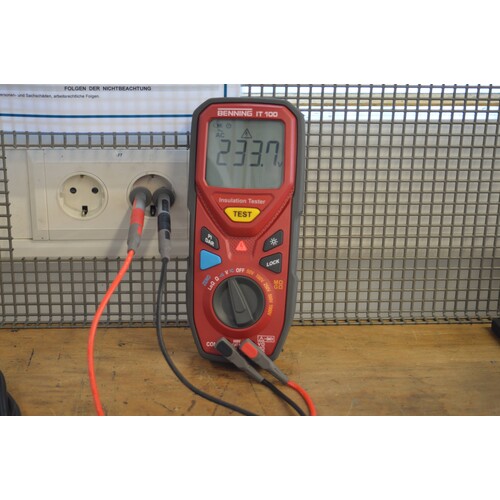 044107 Benning IT 100 Multifunktionales Isolations- und Niederohmmessgerät Produktbild Additional View 6 L